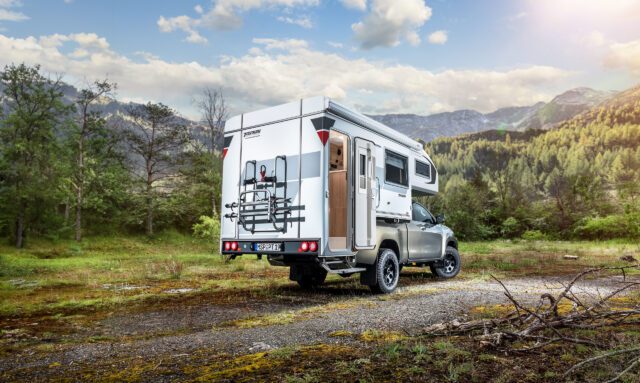 Tischer 260 Kabine von hinten auf Pickup – Offroadtauglich und autark unterwegs.